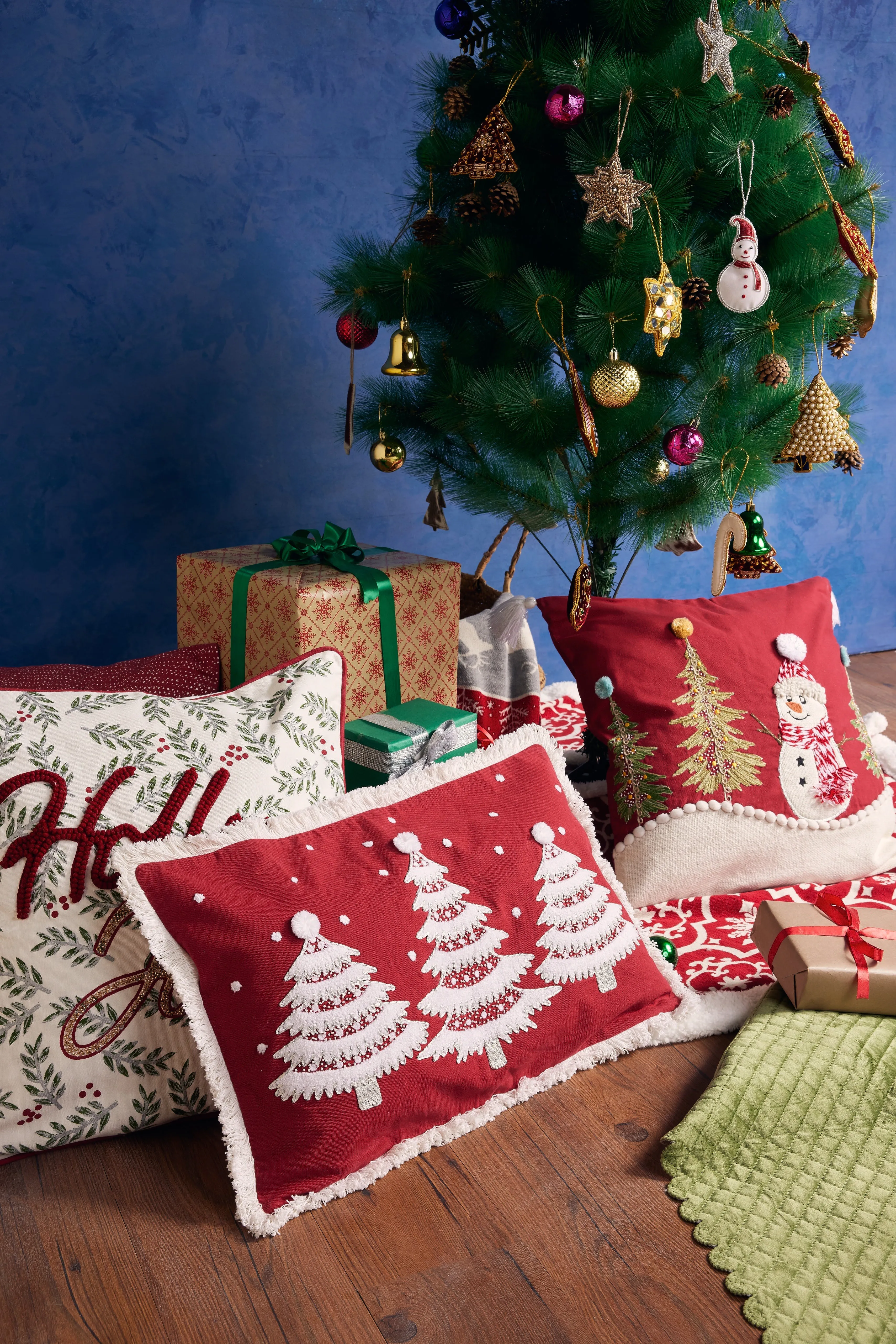 Christmas Snowflakes Tree Skirt